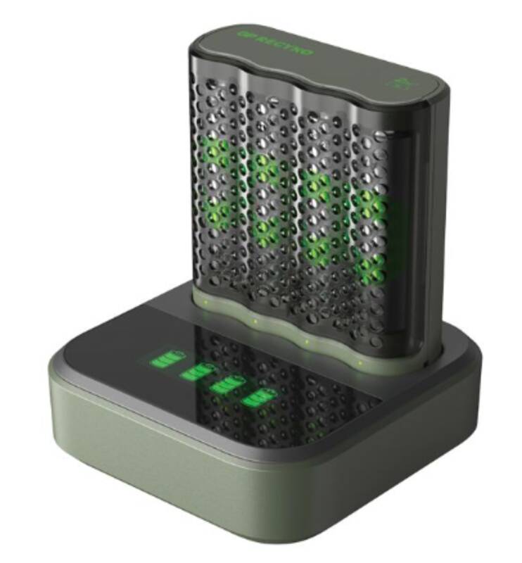USB-Ladegerät GP M451, inkl. 4 x ReCyko AA 2600 mAh & USB D