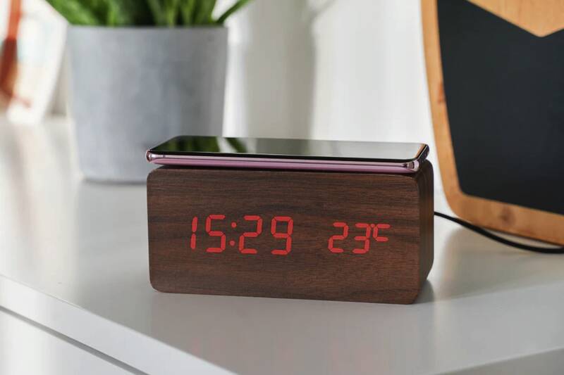 Averwood Nussbaum Holz Wecker Mit Qi Charging (10W)