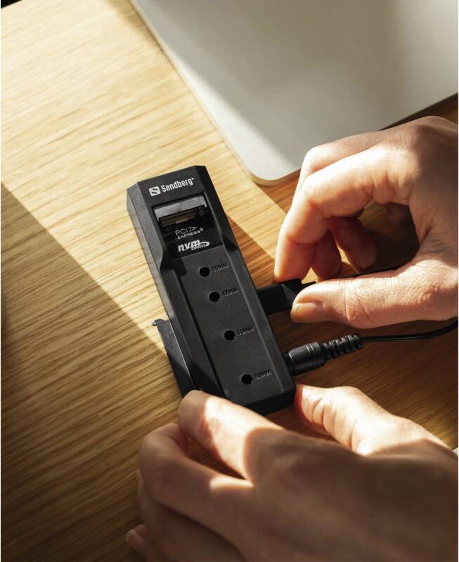 USB 3.2 Cloner and Dock for