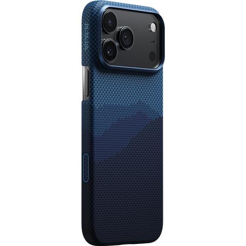 iPhone 17 Pro, MagSafe Aramidcover over the horizon